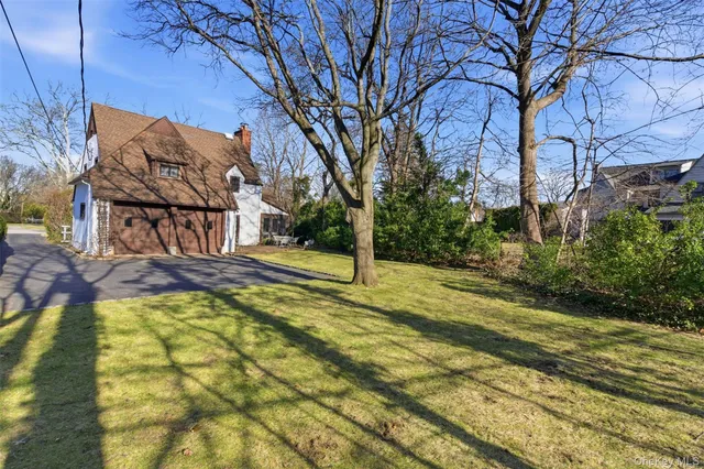 $1,250,000 | 54 Summit Drive, Manhasset, NY 11030