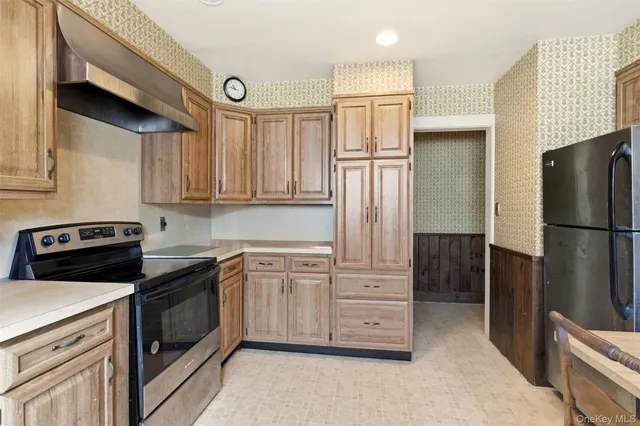 $1,250,000 | 54 Summit Drive, Manhasset, NY 11030