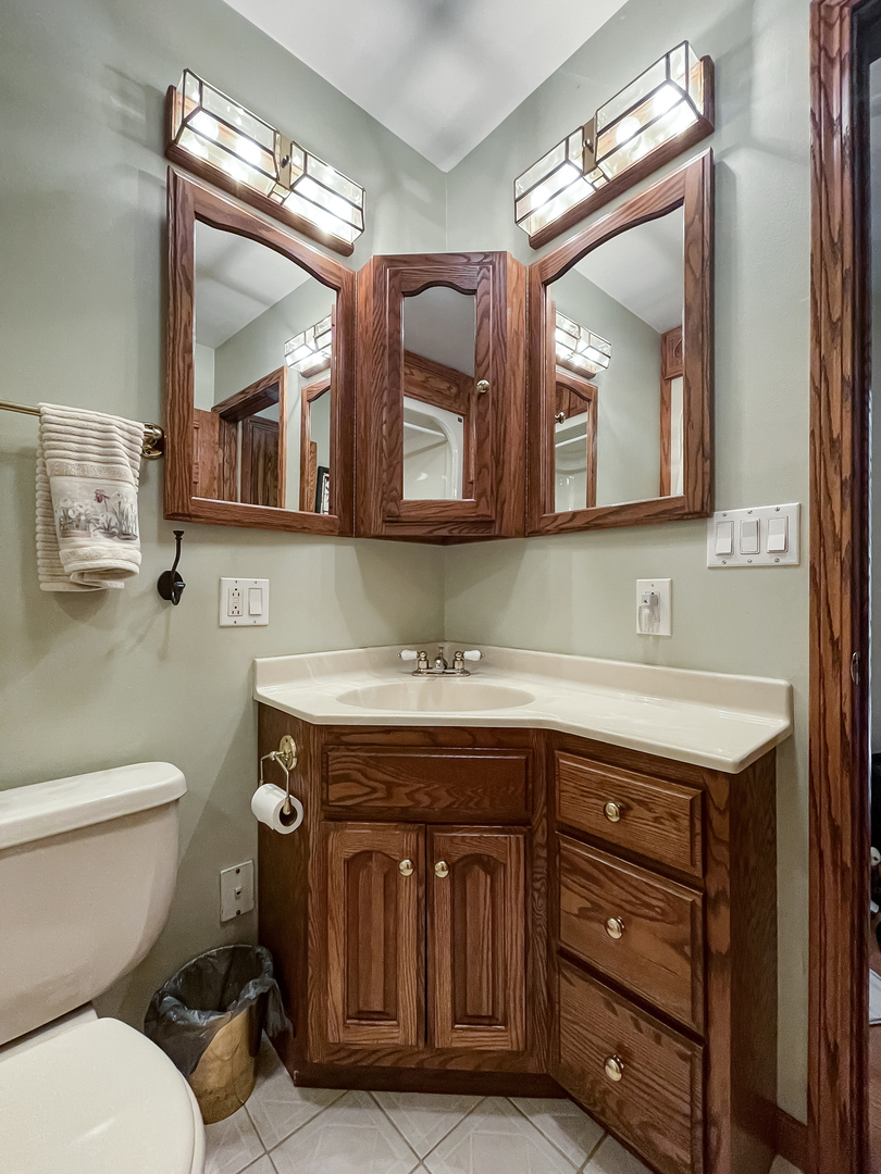 42W420 Kedeka Road Sugar Grove, IL 60554 - Photo 17 of 32 a bathroom with a toilet sink and mirror