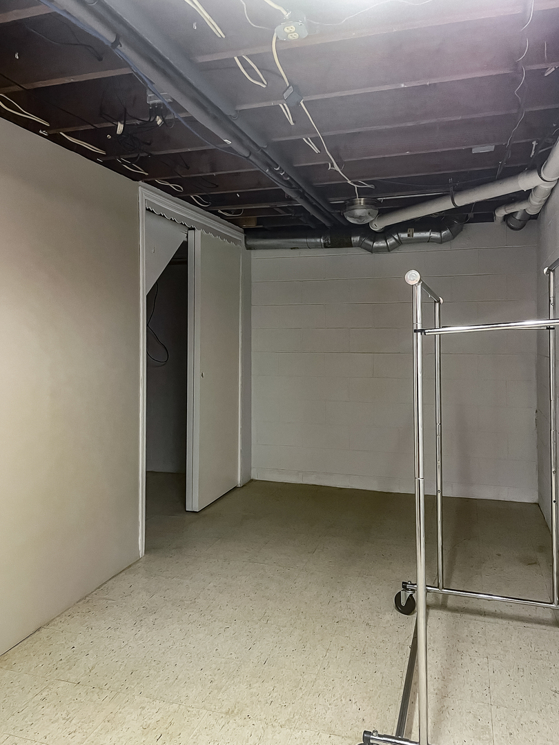 42W420 Kedeka Road Sugar Grove, IL 60554 - Photo 29 of 32 a view of an empty room
