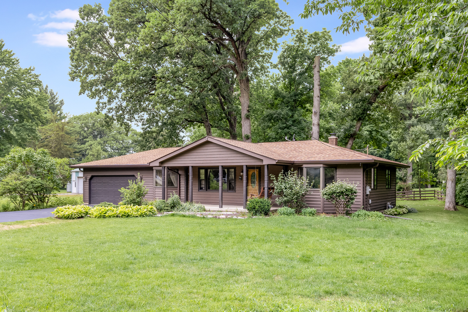 42W420 Kedeka Road Sugar Grove, IL 60554 - Photo 8 of 32 a front view of a house with a garden