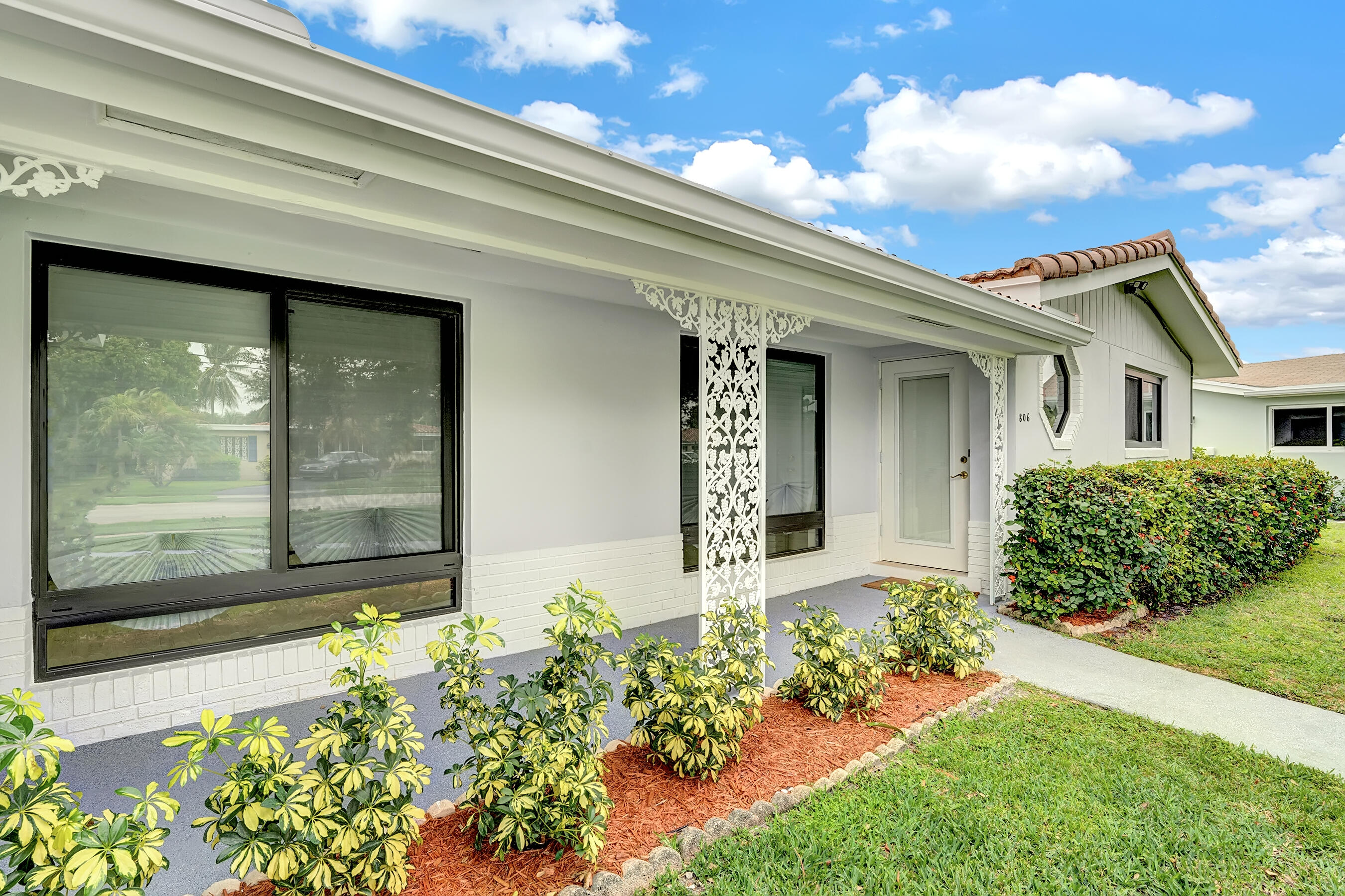806 Southwest 2nd Street Boca Raton, FL 33486 - Photo 2 of 35 DSC05856