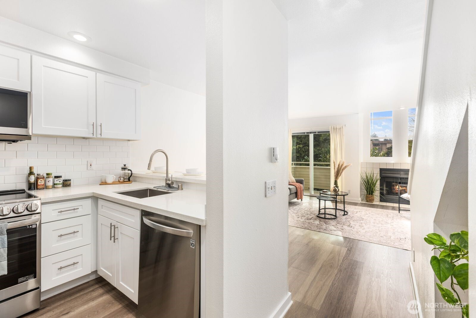 10237 Southeast 3rd Street, Unit 5 Bellevue, WA 98004 - Photo 3 of 35