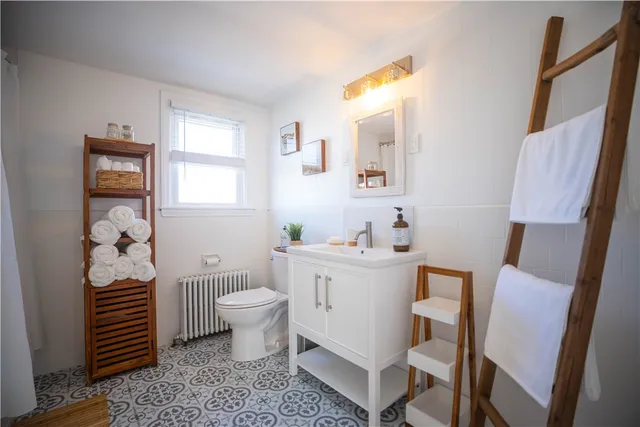 $4,950 | 19 Crest Street, Middletown, RI 02842