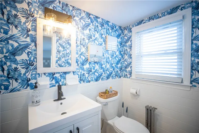 $4,950 | 19 Crest Street, Middletown, RI 02842