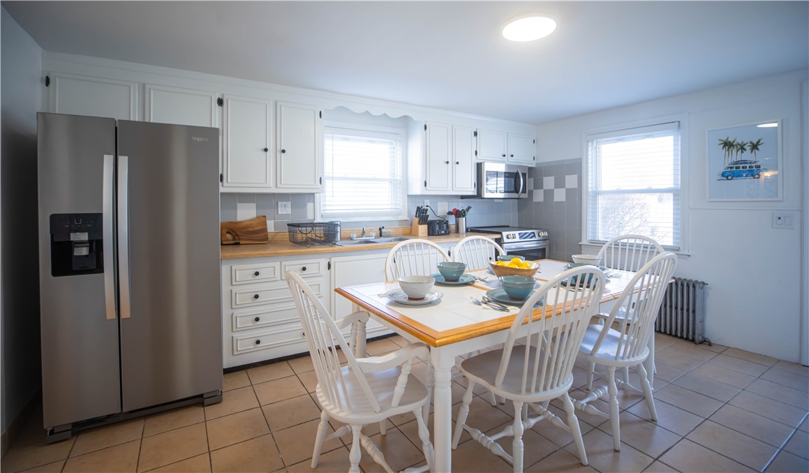 19 Crest Street Middletown, RI 02842 - Photo 9 of 21