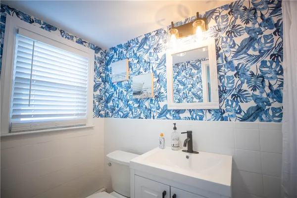 $4,950 | 19 Crest Street, Middletown, RI 02842