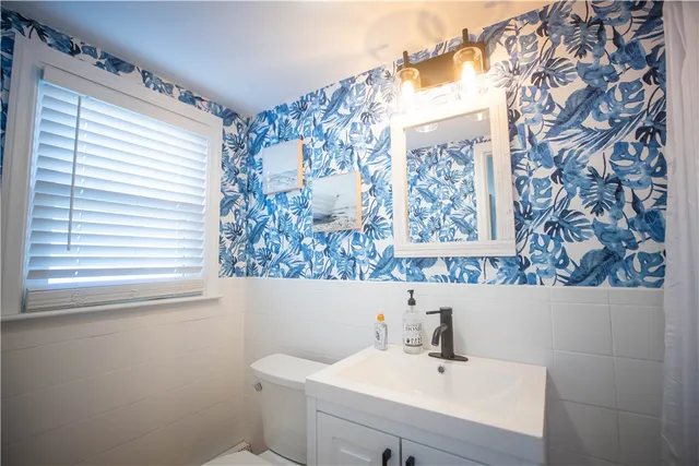 $4,950 | 19 Crest Street, Middletown, RI 02842