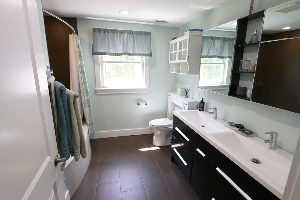 26 Chamberlain Road Chelmsford, MA 01824 - Photo 20 of 35 a bathroom with a double vanity sink toilet and tub