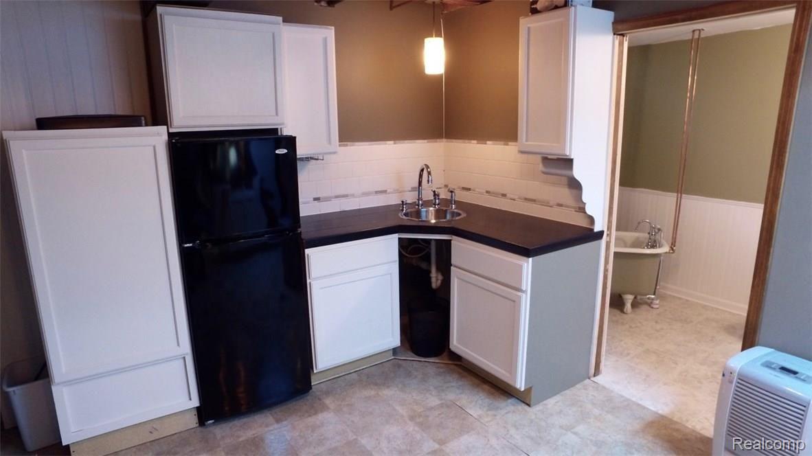129 Coachlamp Road Rochester, MI 48306 - Photo 39 of 41 Basement kitchenette