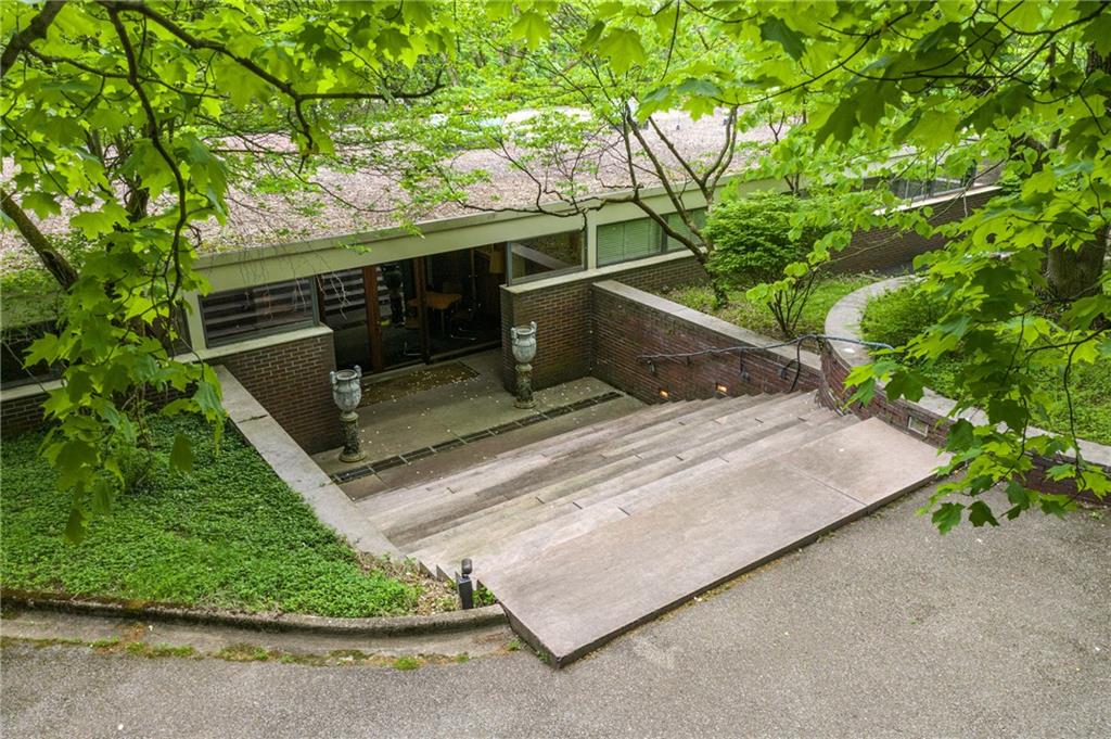 40 Woodland Road Pittsburgh, PA 15232 - Photo 1 of 25 Gallery Image 1