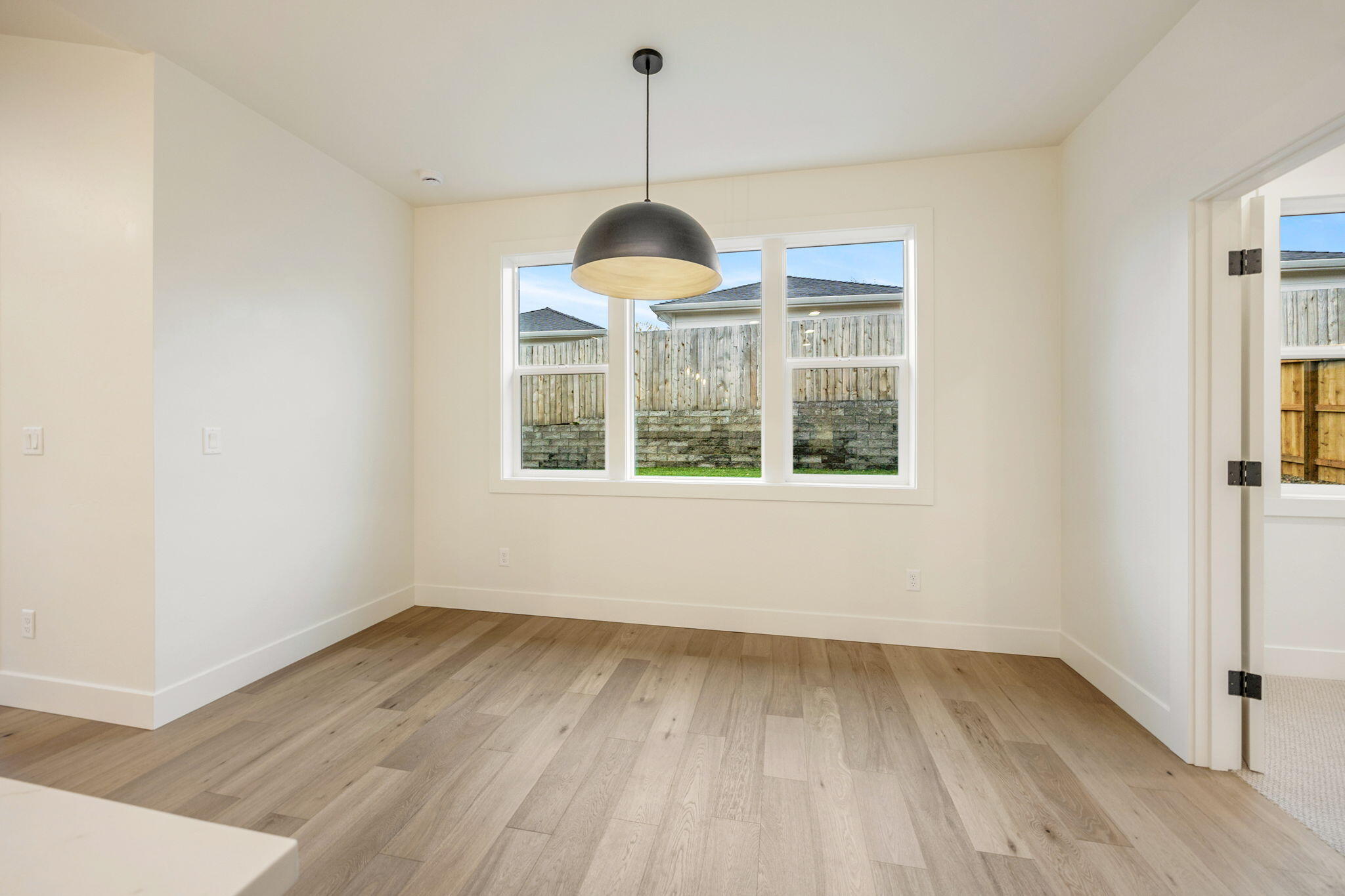 340 Randy Street Ashland, OR 97520 - Photo 15 of 44 Eating Area