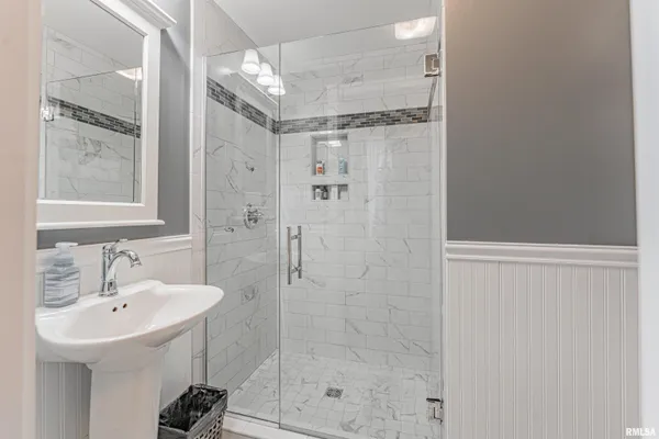 $225,000 | 914 Peoria Street, Lincoln, IL 62656