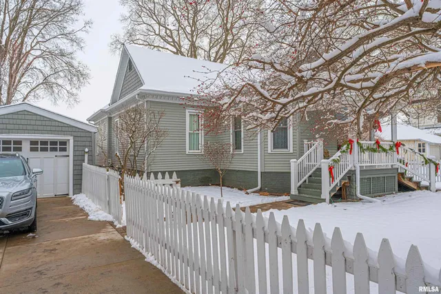 $225,000 | 914 Peoria Street, Lincoln, IL 62656