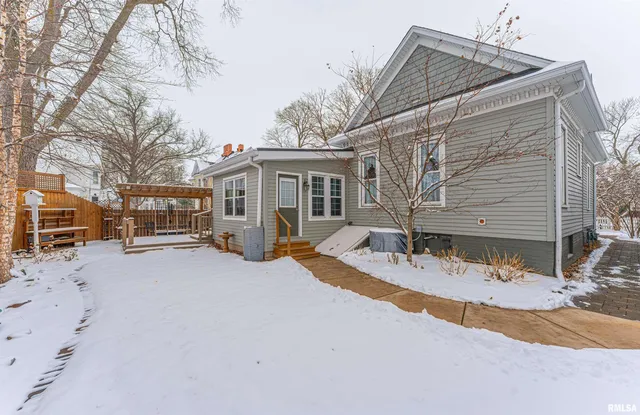 $225,000 | 914 Peoria Street, Lincoln, IL 62656