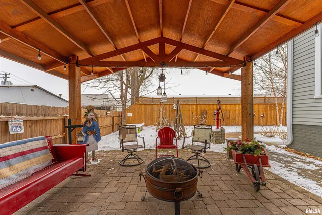 $225,000 | 914 Peoria Street, Lincoln, IL 62656