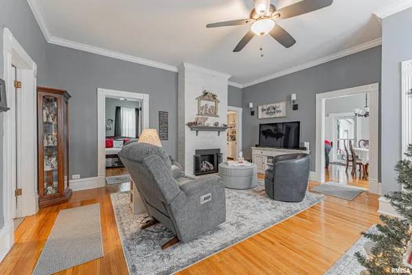 $225,000 | 914 Peoria Street, Lincoln, IL 62656