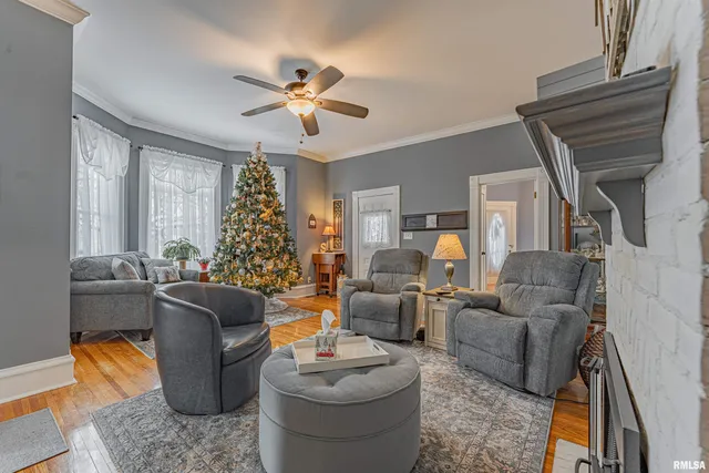 $225,000 | 914 Peoria Street, Lincoln, IL 62656