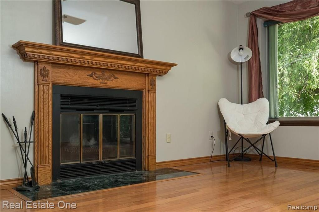 220 Red Oak Lane Rochester Hills, MI 48307 - Photo 3 of 29