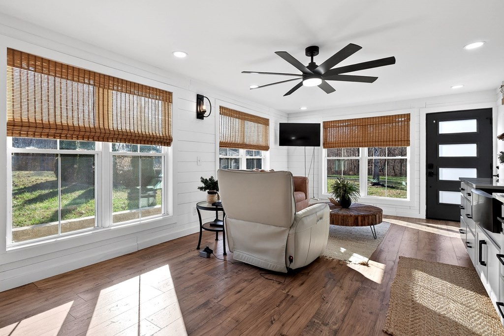 6081 Buck Mountain Road Cookeville, TN 38506 - Photo 38 of 71 a living room with furniture and a large window
