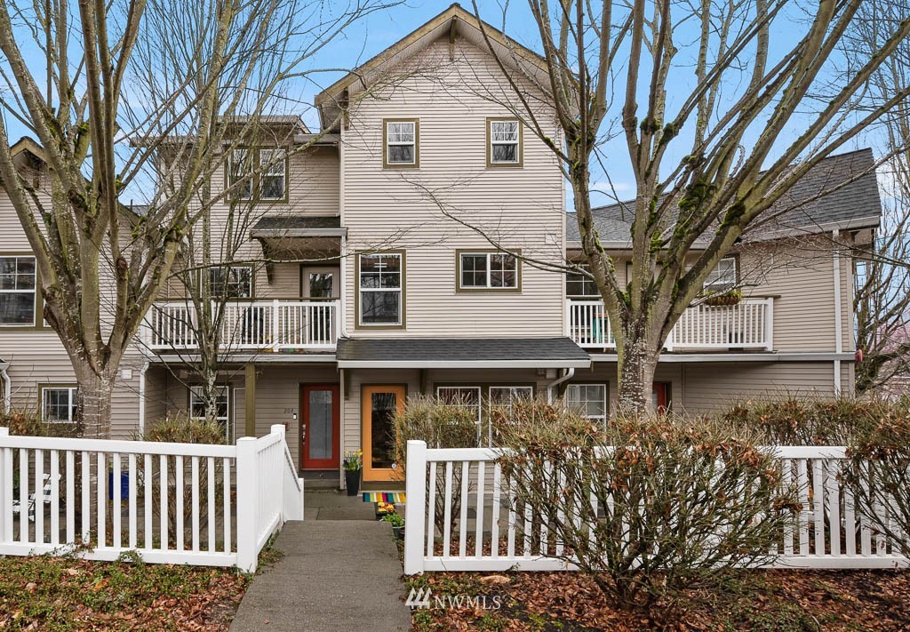 202 24th Avenue East, Unit 6 Seattle, WA 98112 - Photo 2 of 22