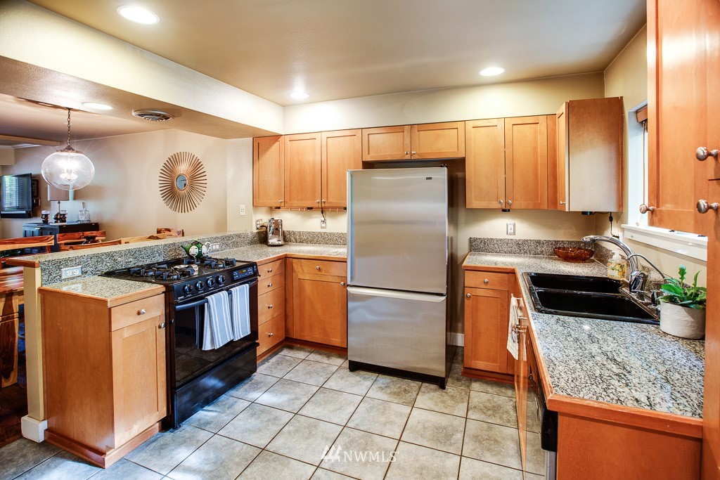 202 24th Avenue East, Unit 6 Seattle, WA 98112 - Photo 12 of 22