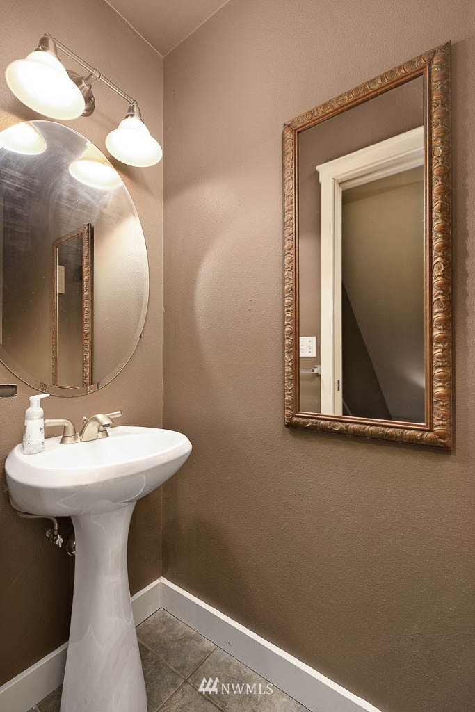 202 24th Avenue East, Unit 6 Seattle, WA 98112 - Photo 13 of 22