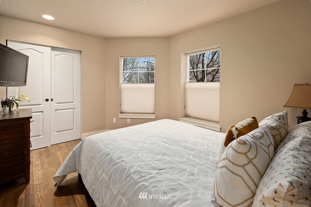 202 24th Avenue East, Unit 6 Seattle, WA 98112 - Photo 18 of 22