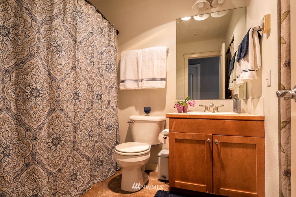 202 24th Avenue East, Unit 6 Seattle, WA 98112 - Photo 19 of 22