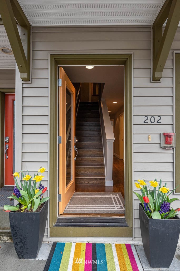 202 24th Avenue East, Unit 6 Seattle, WA 98112 - Photo 3 of 22