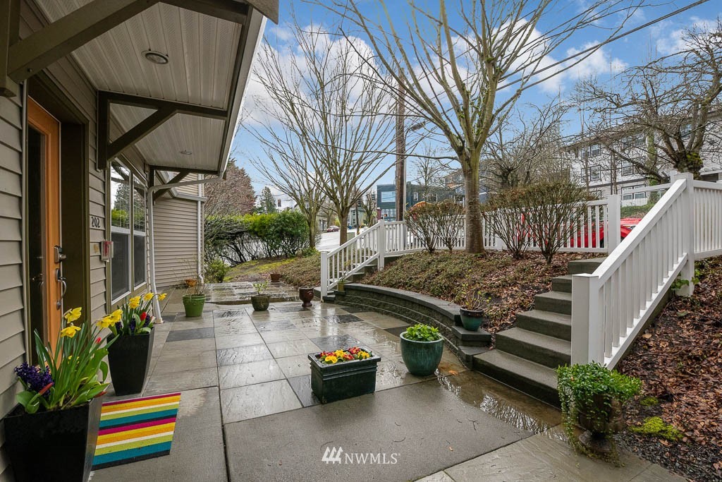 202 24th Avenue East, Unit 6 Seattle, WA 98112 - Photo 4 of 22