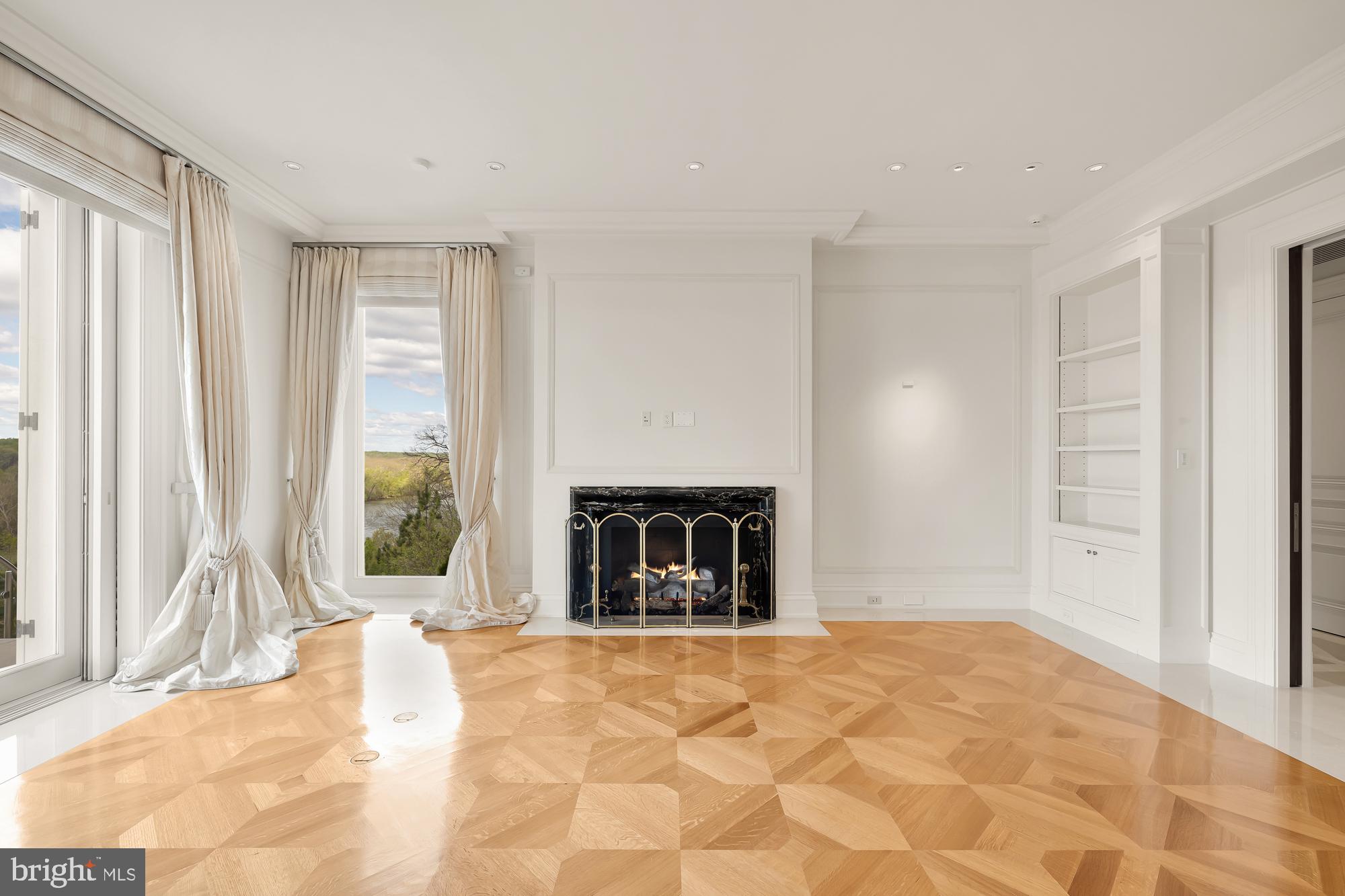 11900 River Road Potomac, MD 20854 - Photo 38 of 108 Library