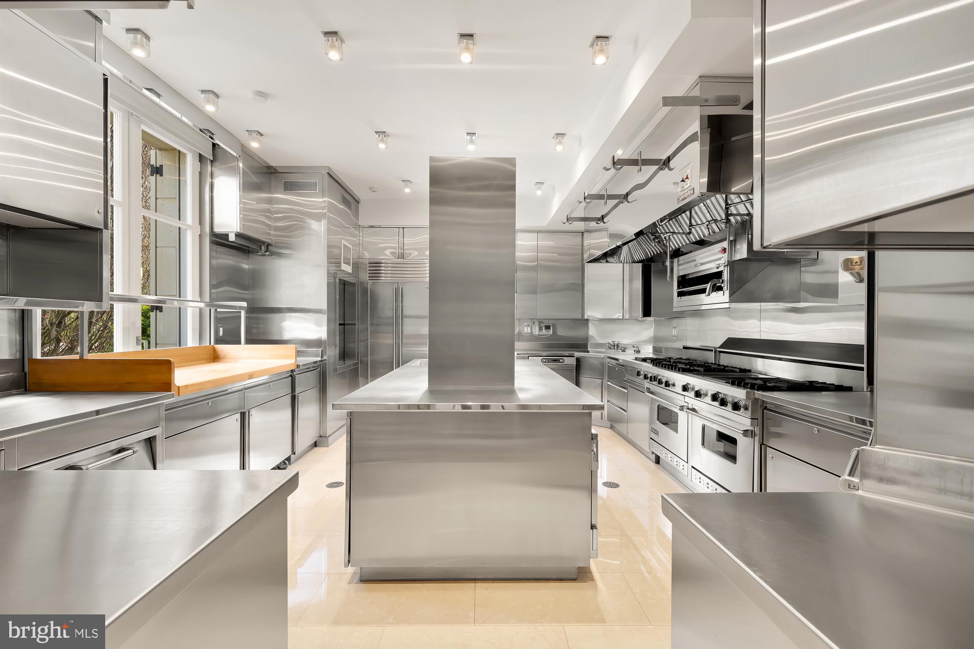 11900 River Road Potomac, MD 20854 - Photo 47 of 108 Commercial Grade Chef's Kitchen