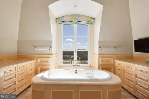 $24,900,000 | 11900 River Road, Potomac, MD 20854