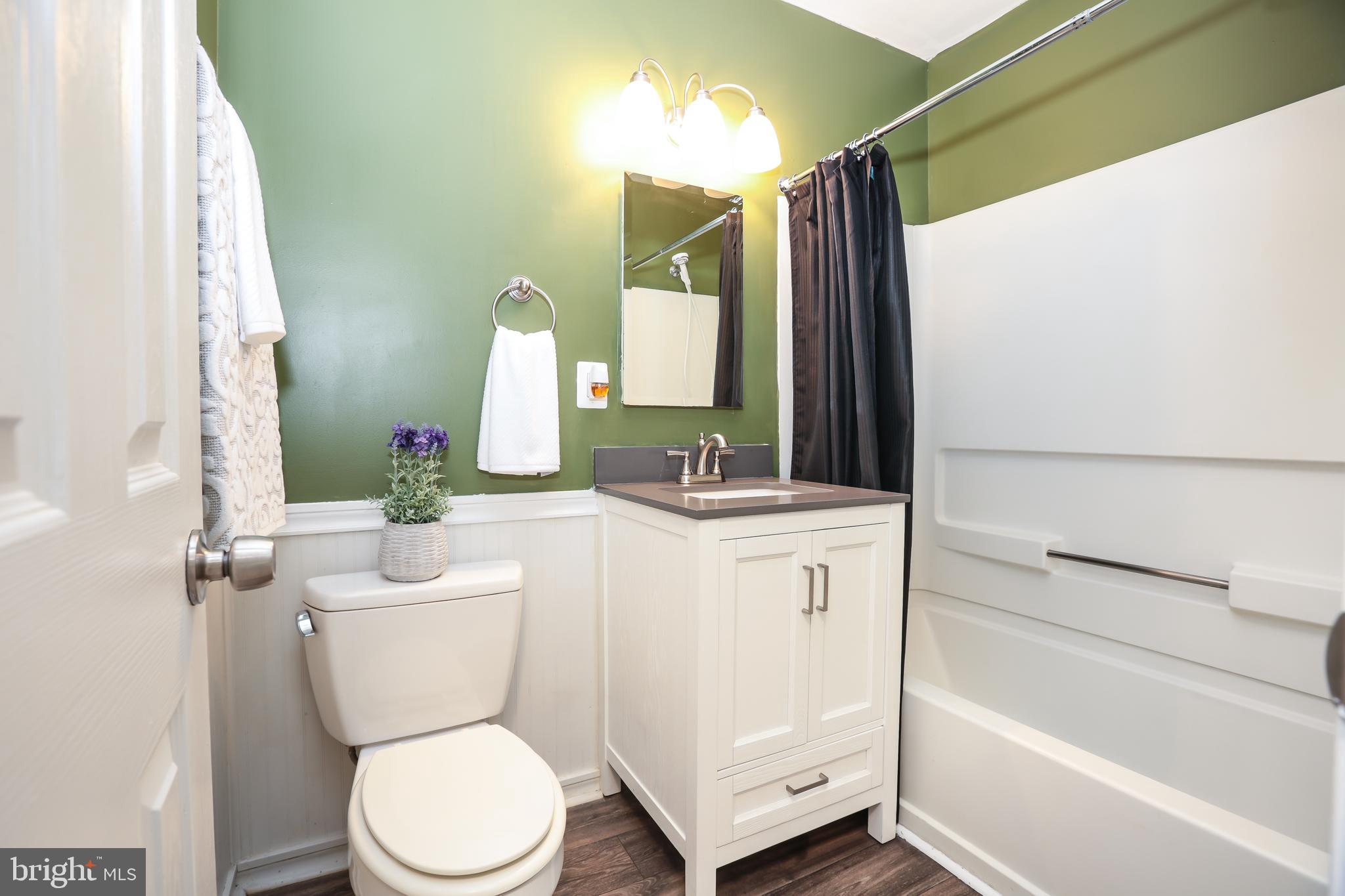 635 Waterloo Road, Unit 233 Warrenton, VA 20186 - Photo 12 of 19 Updated Full Bath with Tub and New Vanity
