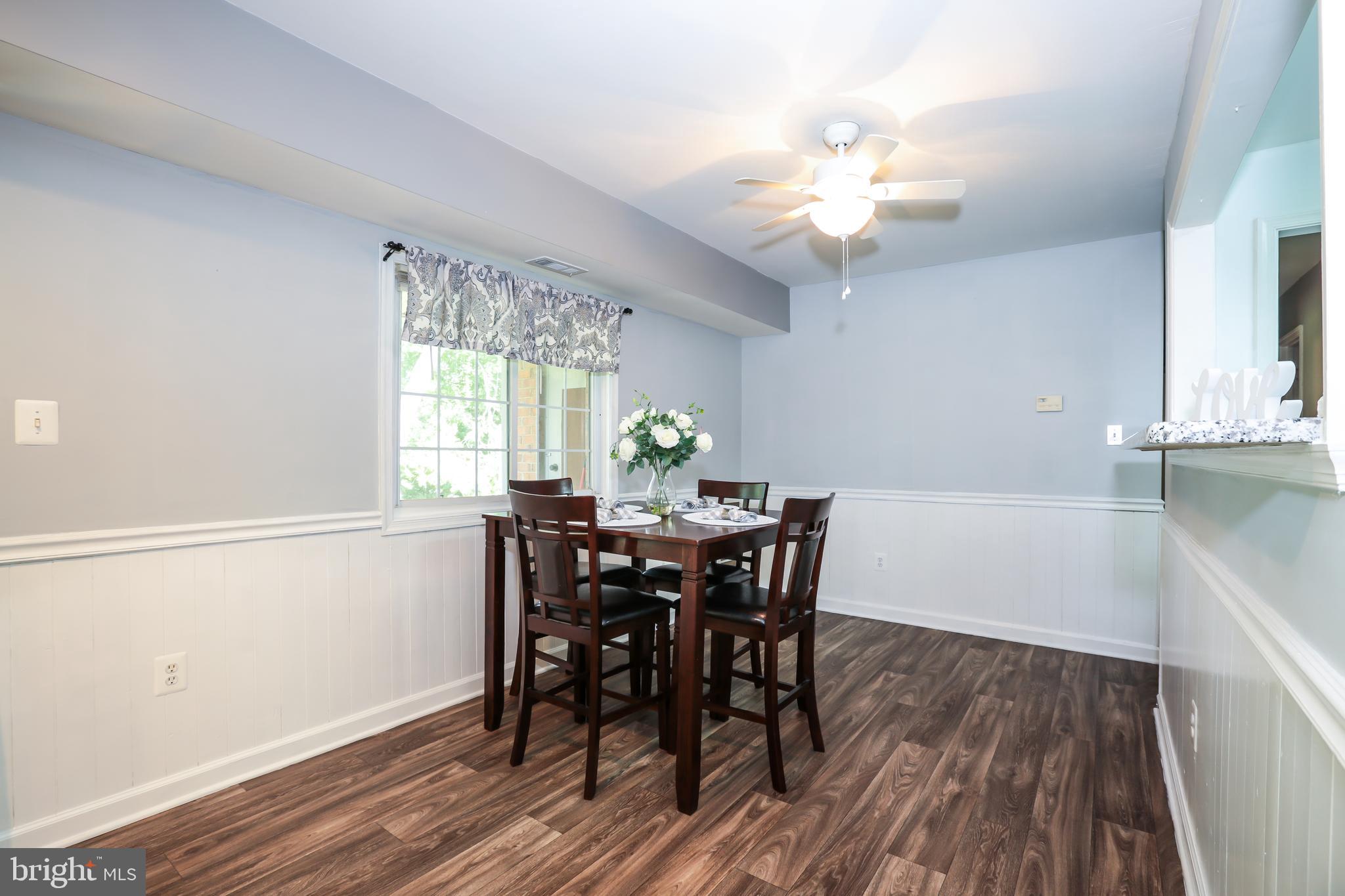 635 Waterloo Road, Unit 233 Warrenton, VA 20186 - Photo 5 of 19 Large Dining Room with Breakfast Bar Seating