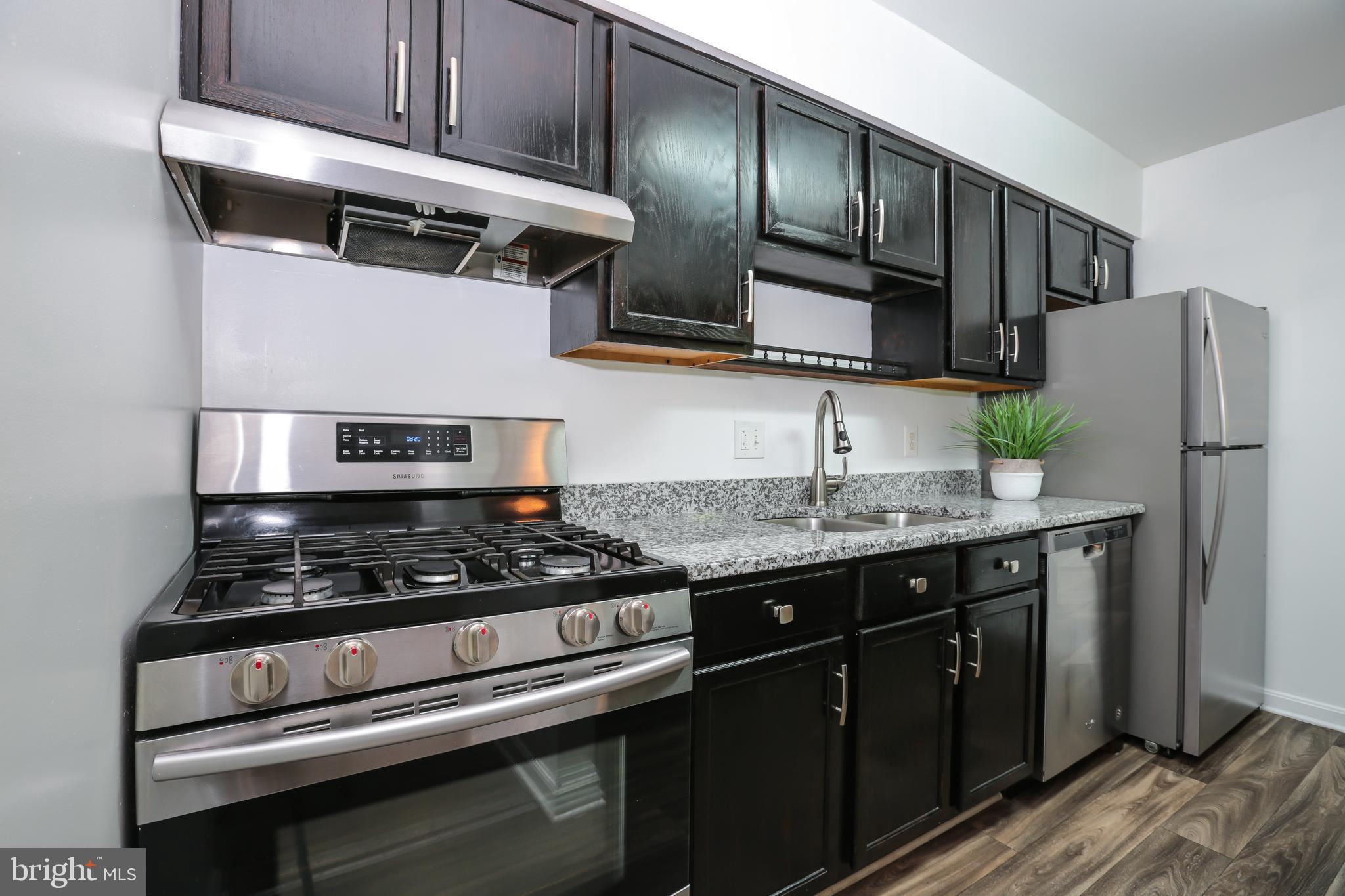 635 Waterloo Road, Unit 233 Warrenton, VA 20186 - Photo 7 of 19 Gorgeous Kitchen w/ Stainless Steel Appliances