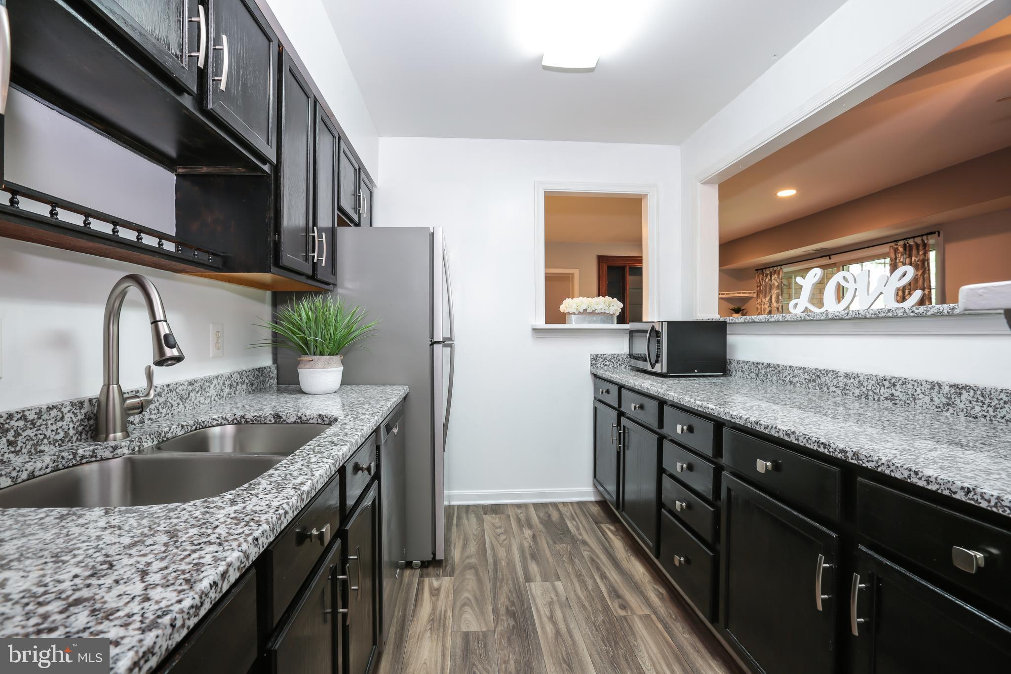 635 Waterloo Road, Unit 233 Warrenton, VA 20186 - Photo 8 of 19 Gorgeous Kitchen with Granite Countertops
