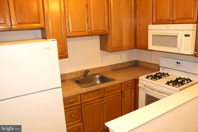 $950 | 4422 Pechin Street, Philadelphia, PA 19128