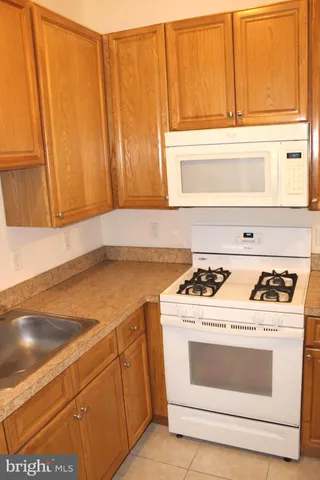 $950 | 4422 Pechin Street, Philadelphia, PA 19128