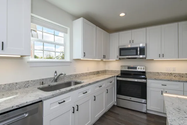 $2,600 | 206 Grand Avenue, Unit 1, Mukwonago, WI 53149