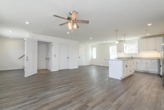 $2,600 | 206 Grand Avenue, Unit 1, Mukwonago, WI 53149