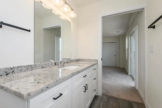 $2,600 | 206 Grand Avenue, Unit 1, Mukwonago, WI 53149