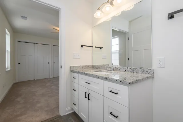 $2,600 | 206 Grand Avenue, Unit 1, Mukwonago, WI 53149