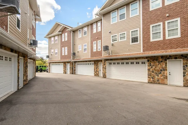 $2,600 | 206 Grand Avenue, Unit 1, Mukwonago, WI 53149