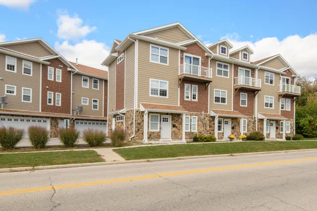 $2,600 | 206 Grand Avenue, Unit 1, Mukwonago, WI 53149