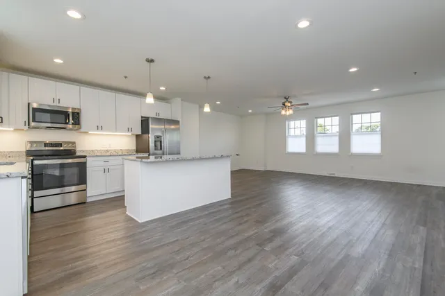 $2,600 | 206 Grand Avenue, Unit 1, Mukwonago, WI 53149