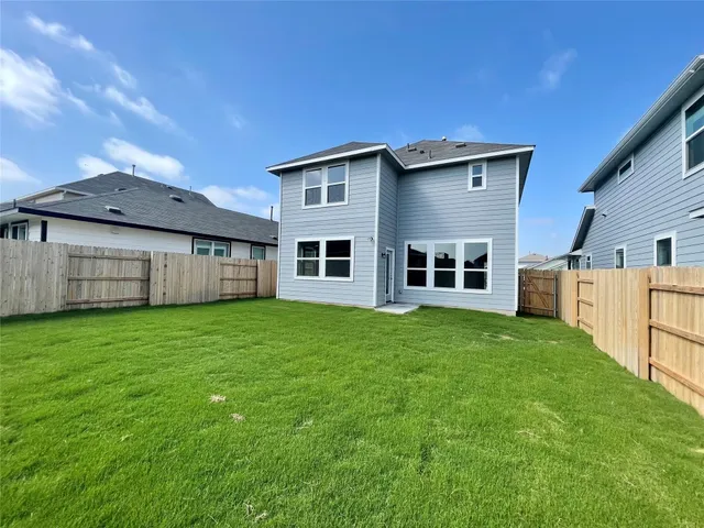 a view of a house with backyard