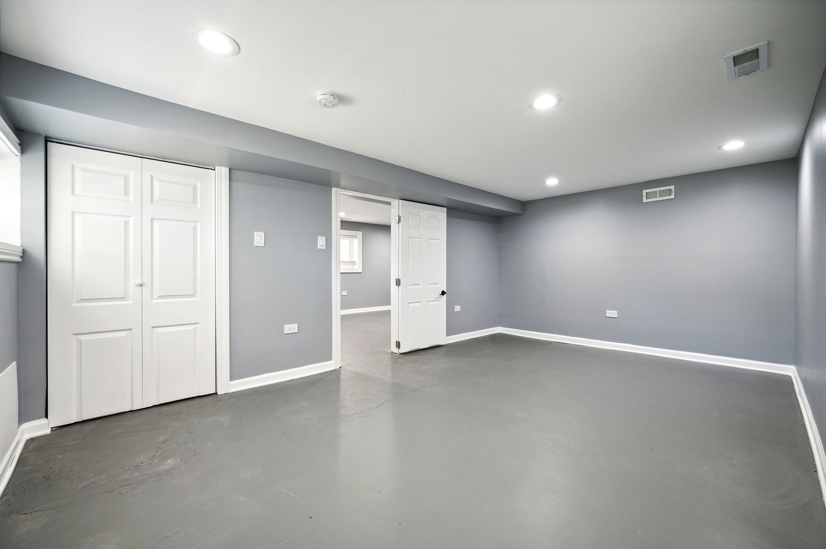 4630 West Montana Street Chicago, IL 60639 - Photo 27 of 38 an empty room with an entryway