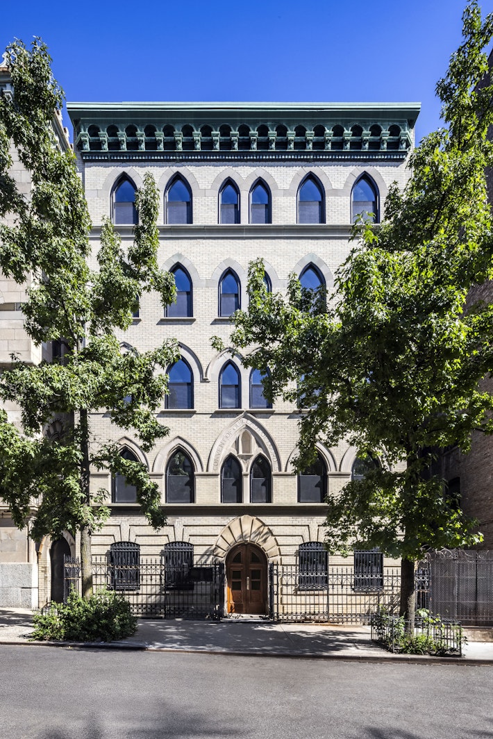 463 West 142nd Street, Unit GC Manhattan, NY 10031 - Photo 5 of 6 a view of houses with outdoor space and parking